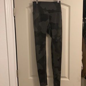 ALO workout leggings